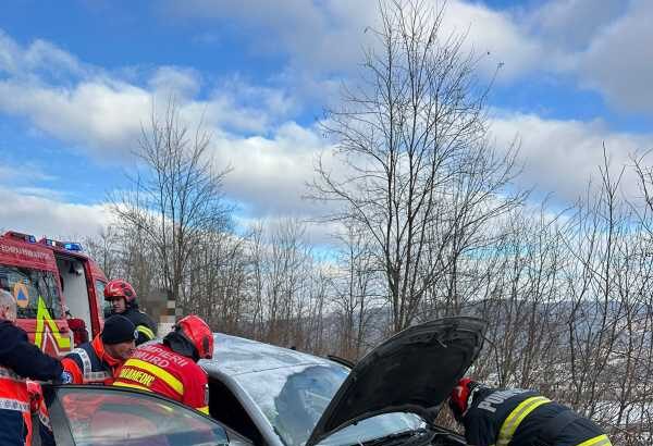 mures accident cu doua victime incarcerate pe dn 14 la iesire din sighisoara 6956642345a17