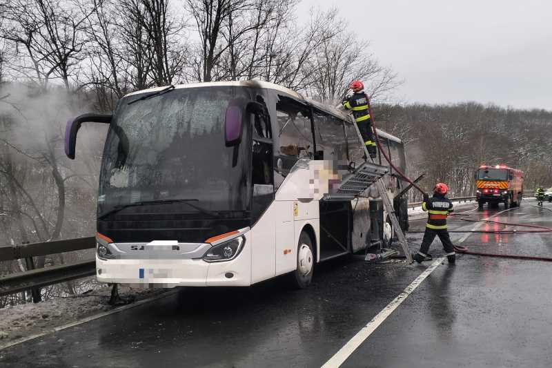 mures autocar cu 47 de calatori cuprins de flacari in localitatea soromiclea 69624f941b584