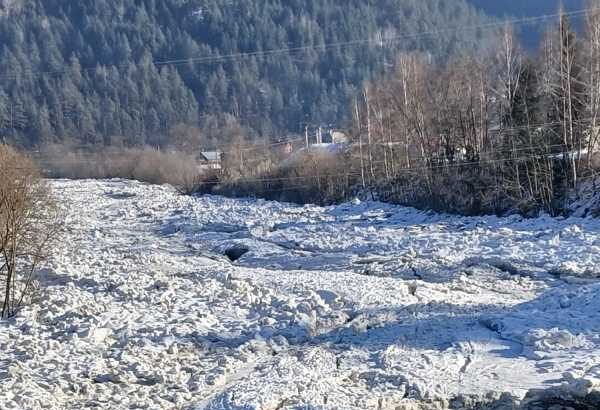 neamt zaporul pe raul bistrita are aproape noua kilometri lungime cu grosimi de pana la trei metri galerie foto 696b6f50b295e