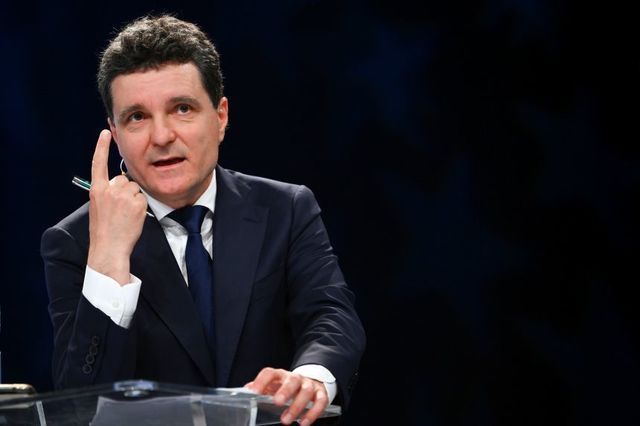 nicusor dan am fost profund intristat de tragicul accident feroviar care a curmat atatea vieti in spania transmit sincere condoleante majestatii sale regelui si poporului spaniol 696dea5375aa7