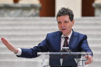 nicusor dan va participa la reuniunea coalitiei de vointa la paris 695a385c6733d