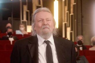 personalitatea zilei scenaristul christopher hampton 69772d3d499a3