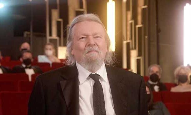 personalitatea zilei scenaristul christopher hampton 69772d3d499a3