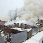 pompierii intervin pentru stingerea unui incendiu in bucuresti au fost luate masuri pentru evacuarea locatarilor 6974c242710f6