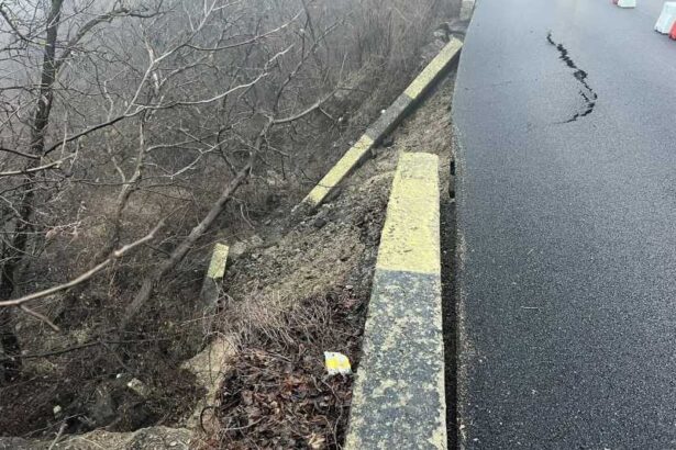 prahova alunecarea de teren de pe bulevardul carol i din campina s a agravat pericol pentru circulatie 6978e75ee05c2