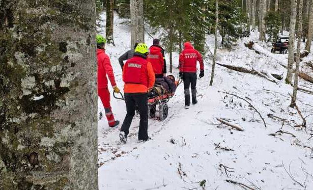 prahova turist cazut peste 70 de metri cu atv ul intr o rapa din muntii baiului 6962aaff21caf