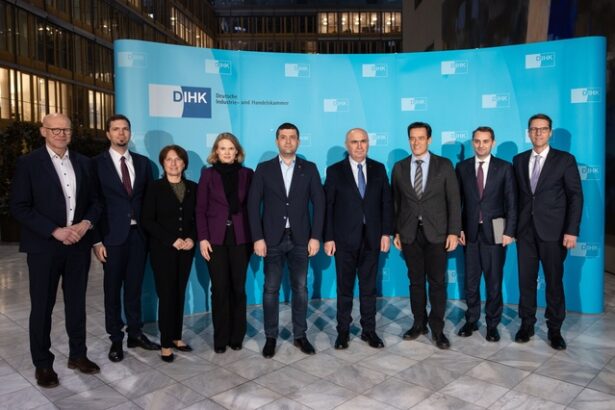 premierul ilie bolojan intalnire cu dr volker treier chief executive foreign trade and global network in cadrul vizitei oficiale pe care o desfasoara in germania 697905e9bd5d5