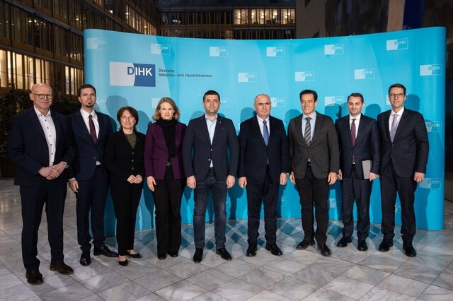 premierul ilie bolojan intalnire cu dr volker treier chief executive foreign trade and global network in cadrul vizitei oficiale pe care o desfasoara in germania 697906ac4c544