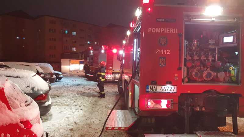 salaj zece persoane au fost afectate de incendiul ce urmat exploziei unei butelii intr un bloc la zalau 696677c346ae1