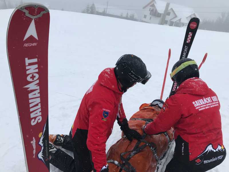 salvamont o persoana a murit si 32 au ajuns la spital de pe munte in 24 de ore 6958f0c39a188