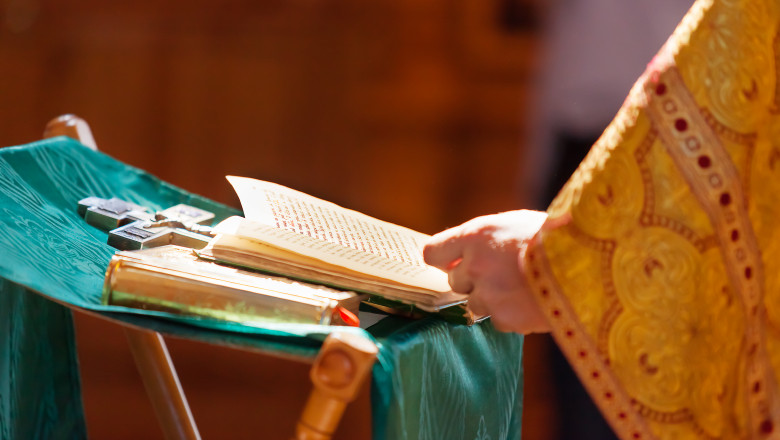 sarbatoare cu cruce rosie pe 18 ianuarie cum explica preotul semnificatia si practicile zilei sunt semne ale unei credinte profunde 696c6f5b8fc9a