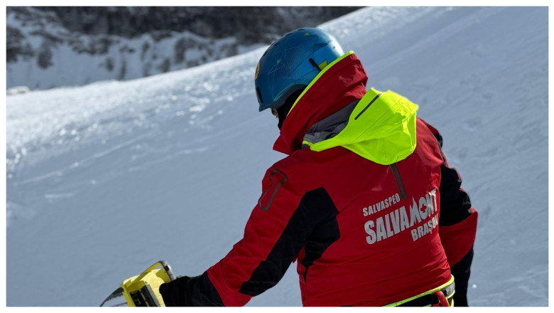 scandal in postavaru un barbat a lovit un salvamontist pentru un telefon pierdut in zapada 696ccee628455