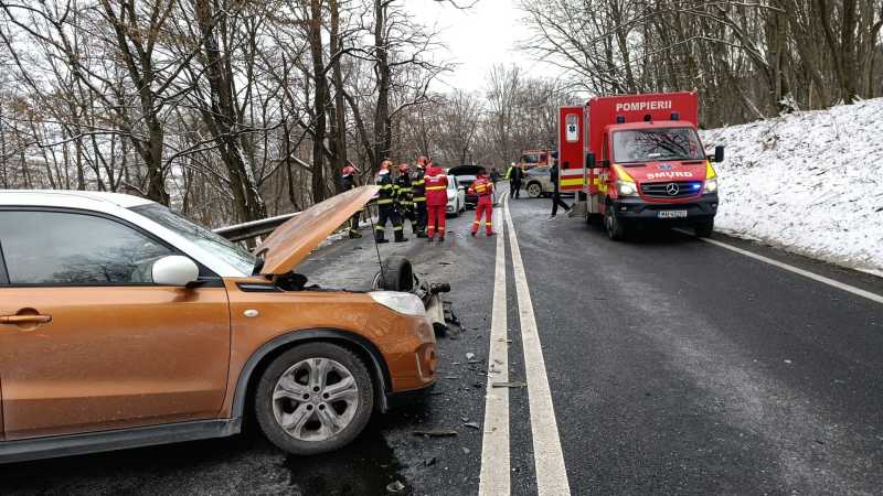 sibiu cinci raniti transportati la spital in urma accidentului de pe dn1 trafic blocat in hula bradului 695659a8defd3
