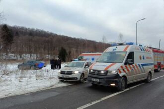 sibiu trei tineri transportati la spital in urma unui accident rutier pe dn7c transfagarasan aproape de cartisoara 69569408176d8
