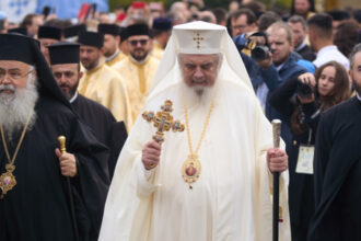 slujba de boboteaza la catedrala patriarhala din bucuresti tinuta de pf daniel se vor distribui 10 000 de litri de agheasma mare 695ca1ecbc6c0