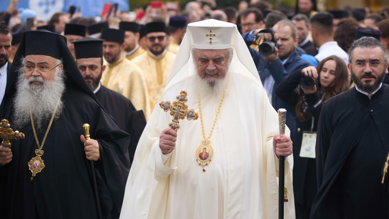 slujba de boboteaza la catedrala patriarhala din bucuresti tinuta de pf daniel se vor distribui 10 000 de litri de agheasma mare 695ca1ecbc6c0