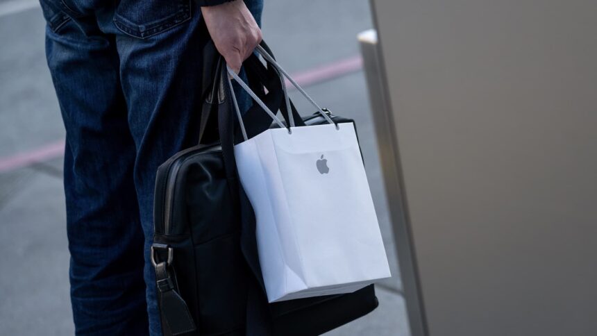 stocks making the biggest moves after hours apple robinhood visa sandisk and more 697bdbc4c4f21