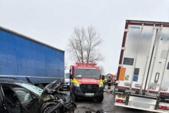 suceava doua camioane un microbuz transport marfa si un autoturism implicate intr un accident pe dn2 6964d31963246