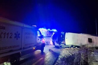 suceava un microbuz s a rasturnat la ilisesti doua persoane ranite 696b35e680620