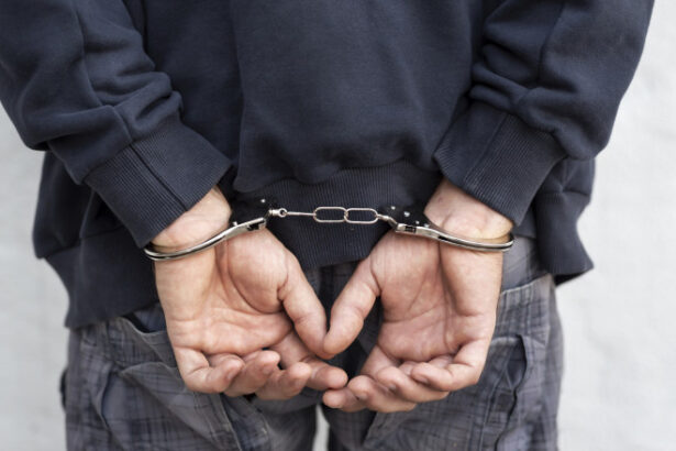 tanarul de 19 ani care a batut cu o bata de baseball un elev intr o sala de clasa din gaesti arestat preventiv 696a570f95c45