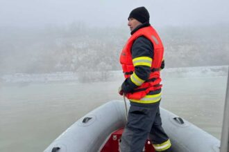 teleorman cautarile marinarului disparut de pe o barja pe dunare au fost reluate 6971e04eda61e