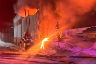 tulcea incendiu la un atelier auto din cauza unui scurtcircuit a ars o hala de 500 mp 696545cb9bbe6