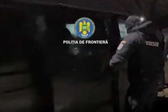 un afgan violent care facea trafic cu migranti imobilizat de politisti la timisoara 696b5d900469b
