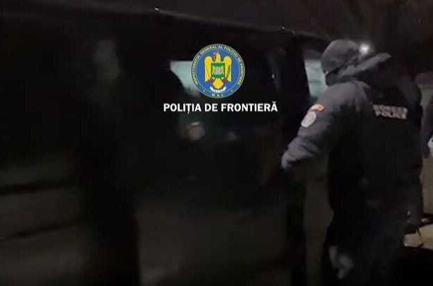 un afgan violent care facea trafic cu migranti imobilizat de politisti la timisoara 696b5d900469b