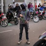 us urges its citizens to flee venezuela amid reports of paramilitaries 6962e8252cfd5