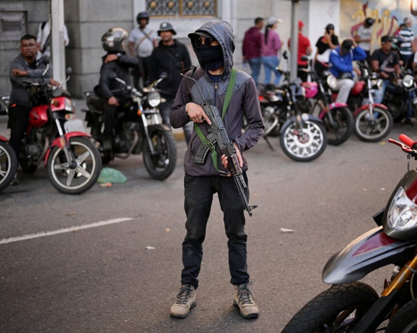 us urges its citizens to flee venezuela amid reports of paramilitaries 6962e8252cfd5