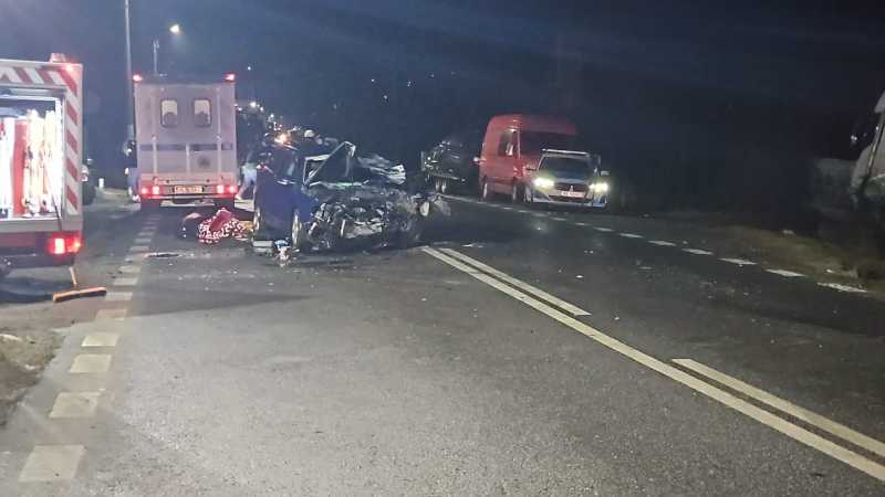 valcea un tanar a decedat si patru persoane au fost ranite dupa ce un autoturism s a izbit de un tir pe dn 7 la calimanesti 6977145d9d546