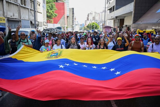 venezuela bonds are the hottest trade on wall street this week but there are big risks from here 695d633e7284e