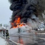 video autocar cu aproape 50 de oameni a luat foc pe o sosea din mures pompierii intervin pentru stingerea flacarilor 6962481ec8bbc