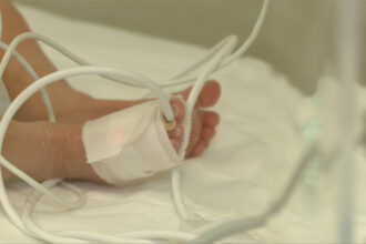 video bebelus mort la o clinica din craiova marturia tatalui nu stim cauza decesului il resuscitau de o ora si nu ne a anuntat nimeni 696747b525b9c