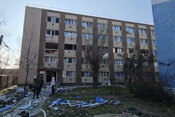 video explozie intr un bloc din buzau o persoana a fost ranita momentul deflagratiei a fost surprins de camere 696cc985062a4