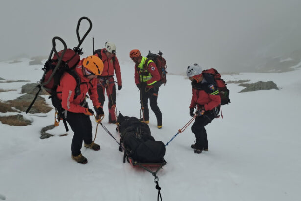video interventii la foc continuu din partea salvamontistilor apel pentru turistii care vor sa urce pe munte 696359d9b8530