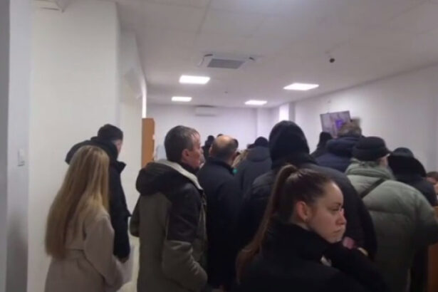 video premiera o primarie reduce taxele dupa ce le a marit la inceputul anului cei care au platit majorat vor primi diferenta inapoi 6973acb777eca