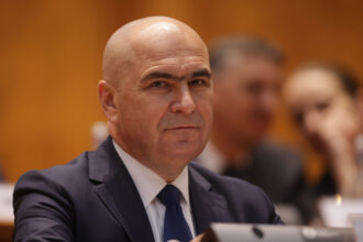 video premierul ilie bolojan a fost huiduit si la botosani cu o zi in urma a avut parte de aceeasi primire la iasi 696ce7354c92d scaled 1