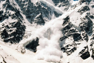 video risc de avalansa pe muntii din romania salvamont unde vedem acumulari mari de zapada trebuie sa fim foarte atenti 696cac443e7b8