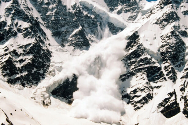 video risc de avalansa pe muntii din romania salvamont unde vedem acumulari mari de zapada trebuie sa fim foarte atenti 696cac443e7b8