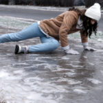 video victimele primelor zile geroase sute de oameni la spital dupa ce au alunecat pe gheata nu mai iese lumea la curatat zapada 6961e1005bce4