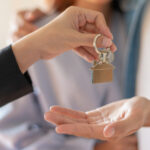 video visul de a deveni proprietari presarat cu capcane greseala care ii poate costa enorm pe cei care vor sa isi cumpere o locuinta 69648520a8873