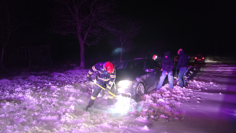 videofoto vreme severa in 15 judete si bucuresti pompierii au evacuat locuinte inlaturat copaci cazuti si salvat persoane blocate in zapada 6960b28d4f2bb