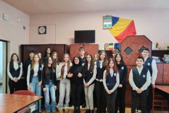 ziua culturii nationale salaj un inedit colind cultural eminescian interpretat de elevi la zalau 6968ddbe12595