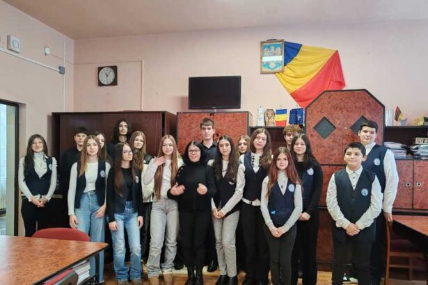 ziua culturii nationale salaj un inedit colind cultural eminescian interpretat de elevi la zalau 6968ddbe12595