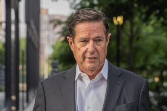 ex barclays boss jes staley was trustee of jeffrey epsteins estate until 2015 files say 698dd018115de