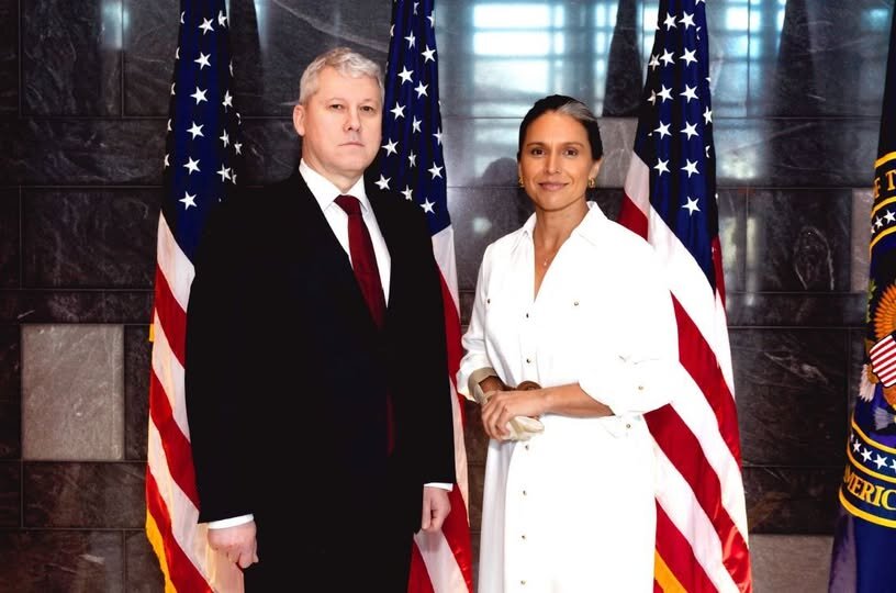 intalnire in premiera intre catalin predoiu si tulsi gabbard directoarea comunitatii nationale de informatii din statele unite 6999b2db3ce42