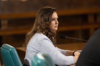 intotero guvernul bolojan guverneaza impotriva societatii deciziile nu mai pot fi luate dictatorial 6982510c7b650