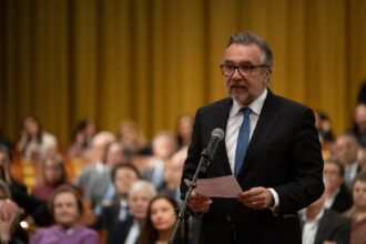 lucian romascanu a depus juramantul la curtea europeana de conturi voi reprezenta romania cu cinste 698def2594a48