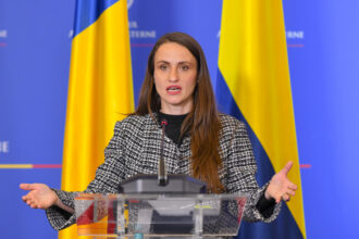 oana toiu discutii cu secretarul general al nato la munchen despre summitul b9 si rolul romaniei pe flancul estic 698f41bba94a2